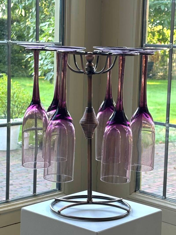 Vintage glazenhouder met 6 elegante paarse hoge flûtes - Vintage glass holder with 6 elegant tall purple flutes