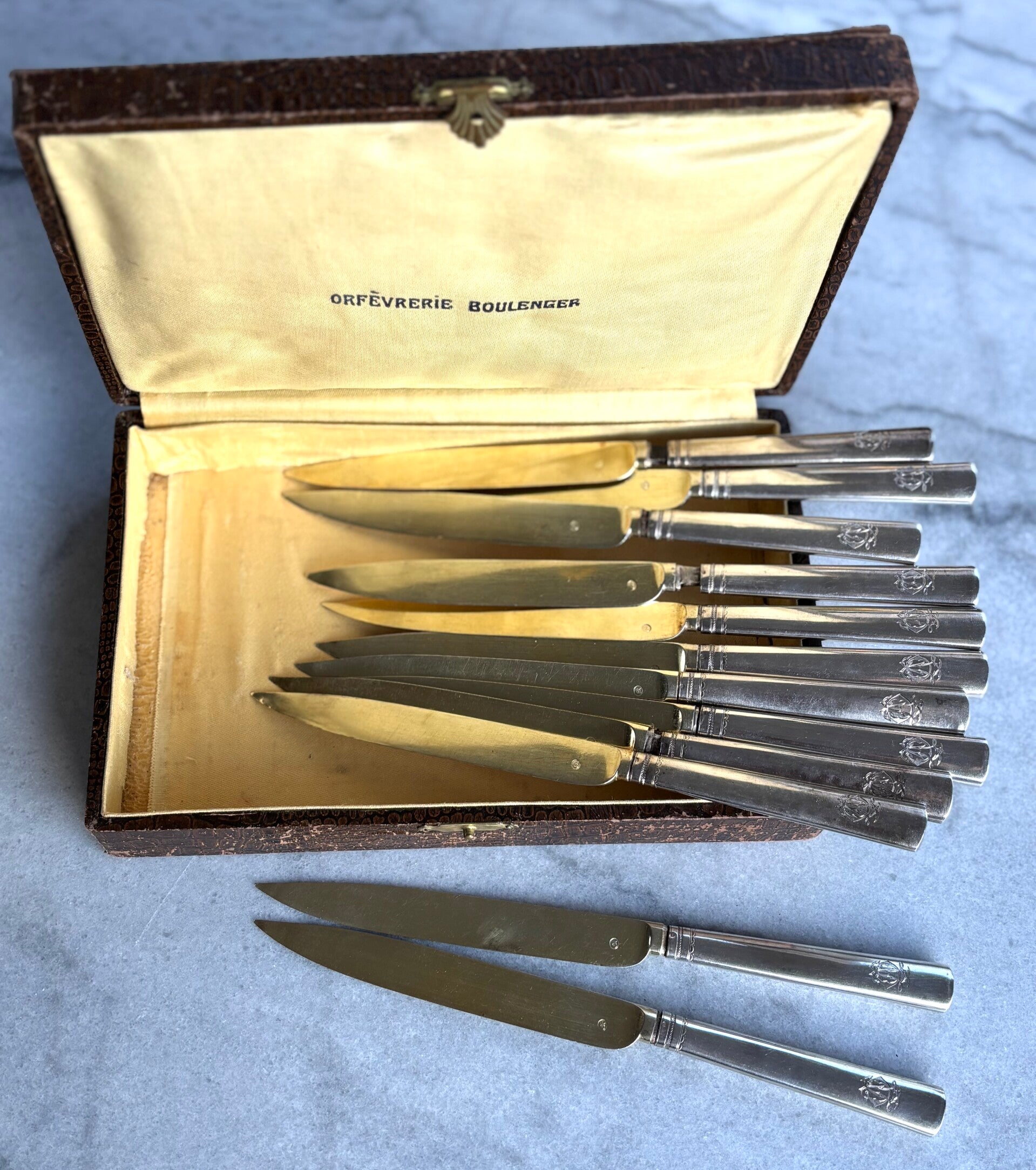 Prachtige en zeldzame set van 12 antieke verzilverde en vergulde messen- Beautiful and rare set of 12 antique silver-plated and gilded knives