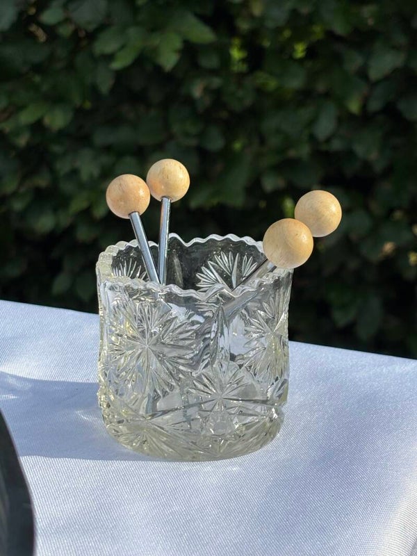 Glazen bakje met tapasprikkers - Glass dish with tapas picks
