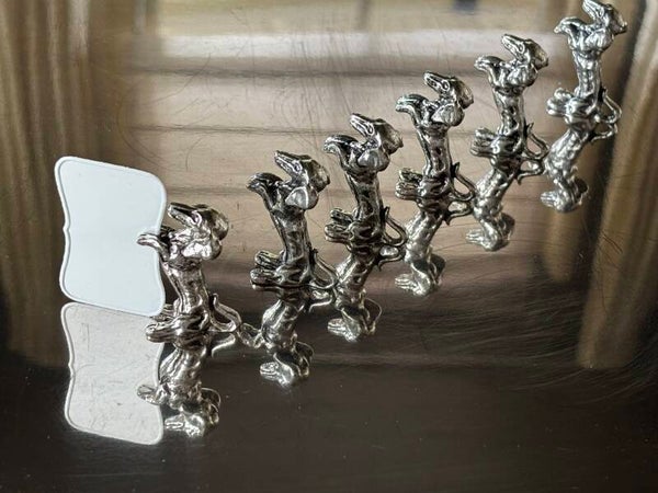Verzilverde naamkaarthouders 'Teckel' - silver-plated place card holders 'Teckel'