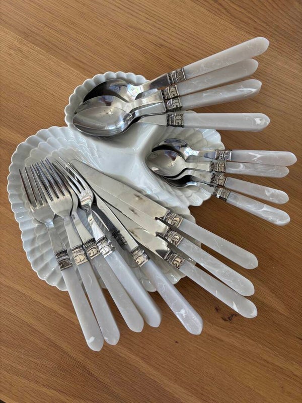 4-Persoons bestekset van Braxton met stijlvolle marmerlook - 4-Person cutlery set by Braxton with a stylish marble look