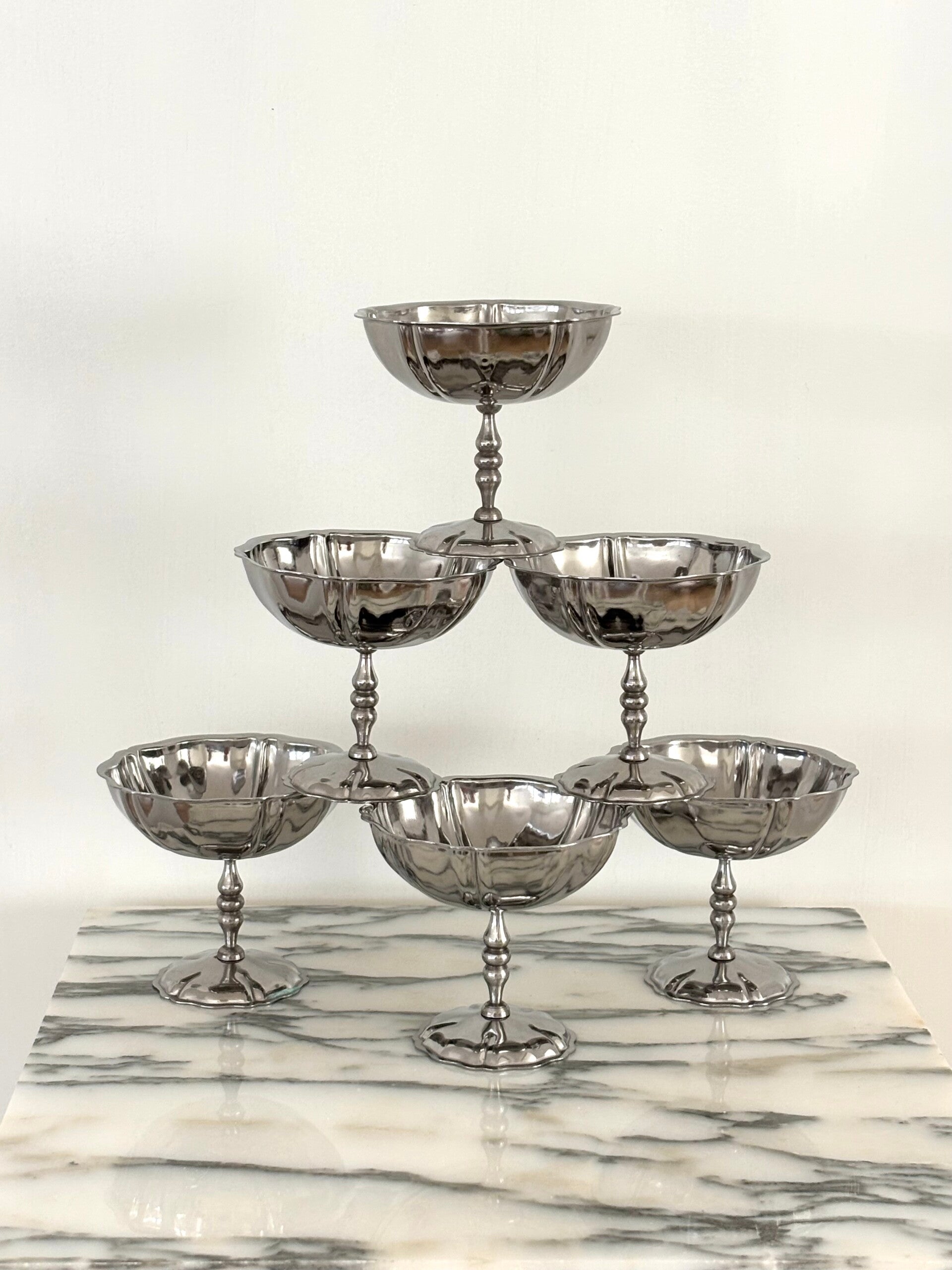 6 Elegante dessertcoupes - 6 Elegant dessert coupes