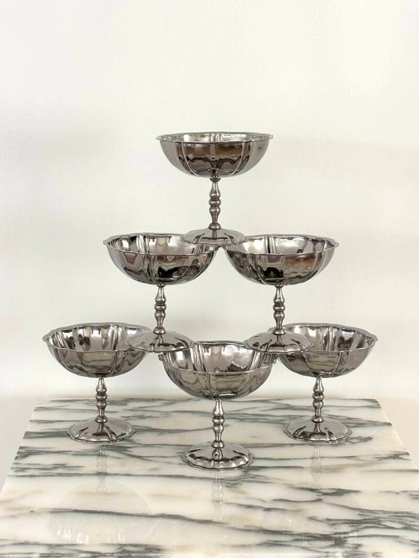 6 Elegante dessertcoupes - 6 Elegant dessert coupes