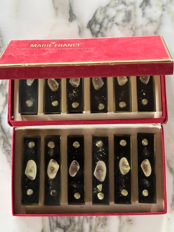 Set van 12 messenleggers van Marie France - Set of 12 knife rests by Marie France