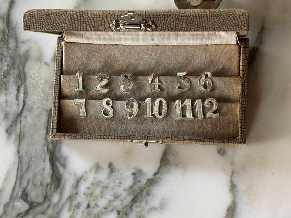 Set van 12 antieke zilveren tafelnummers uit circa 1920 - Set of 12 antique silver table numbers, circa 1920