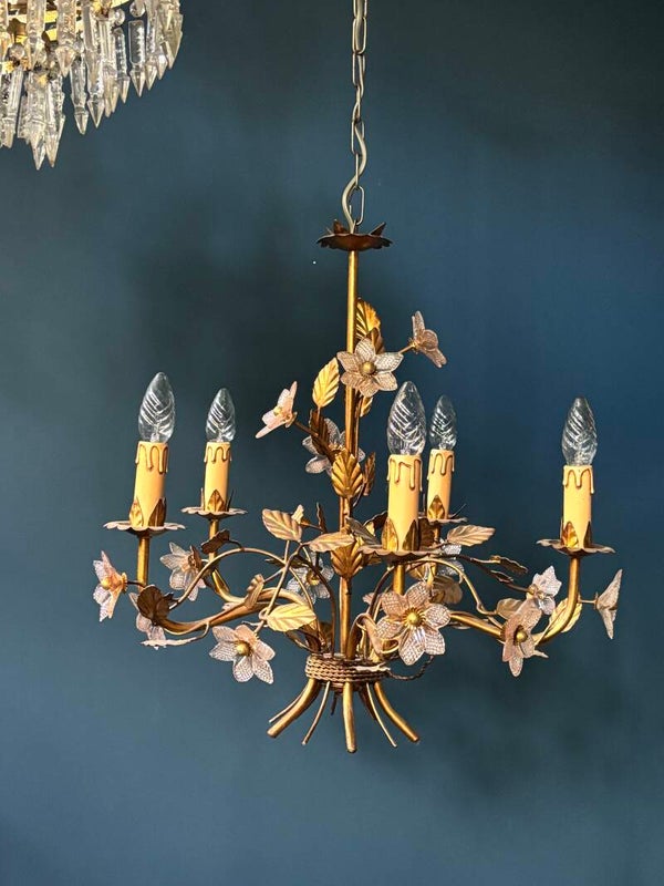 Italiaanse kroonluchter met sierlijke bladeren en glazen bloemen - Italian chandelier with elegant leaves and glass flowers