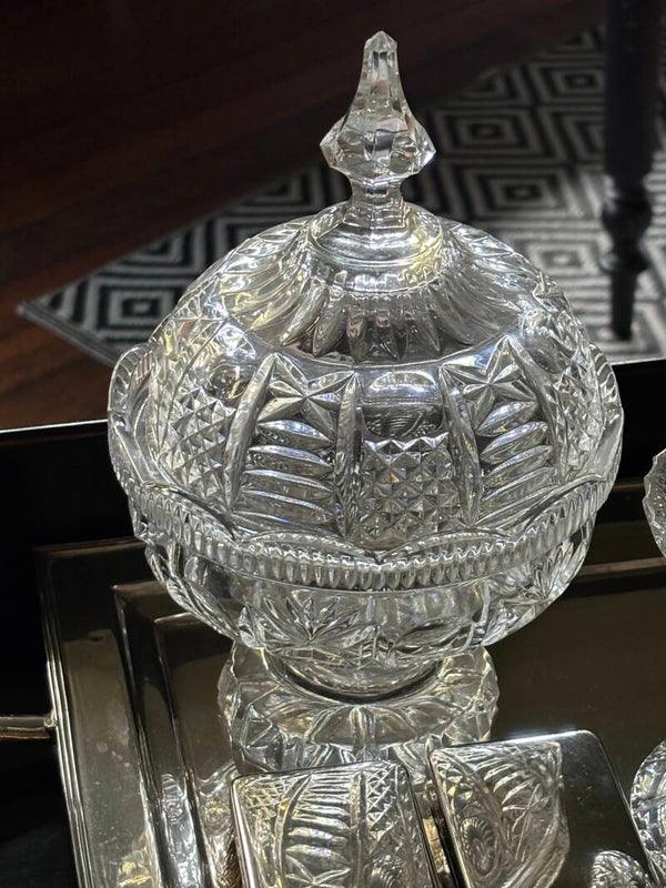 Prachtige glazen schaal op voet - Beautiful glass footed bowl