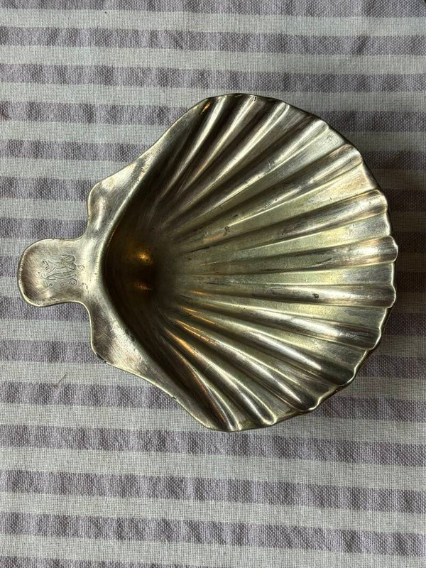 Franse verzilverde schelp schaal uit het Victoriaanse tijdperk - French silver-plated shell dish from the Victorian era