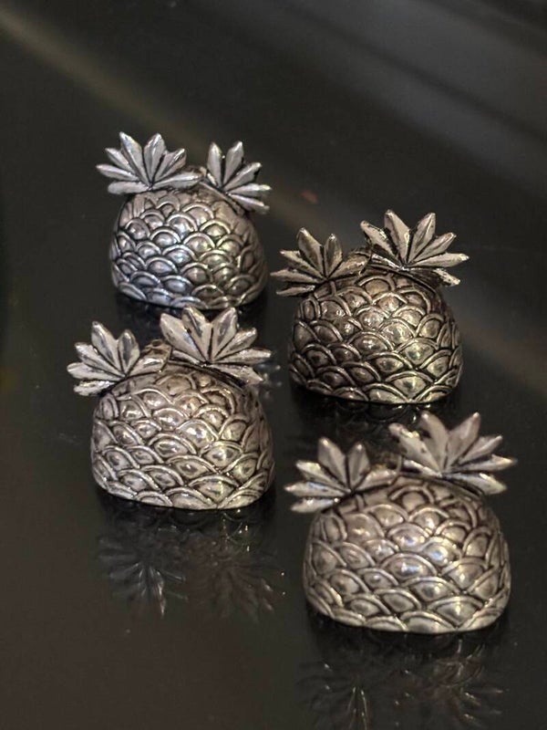 4 Verzilverde naamkaarthouders 'Ananas' - 4 Silver-plated place card holders 'Ananas'