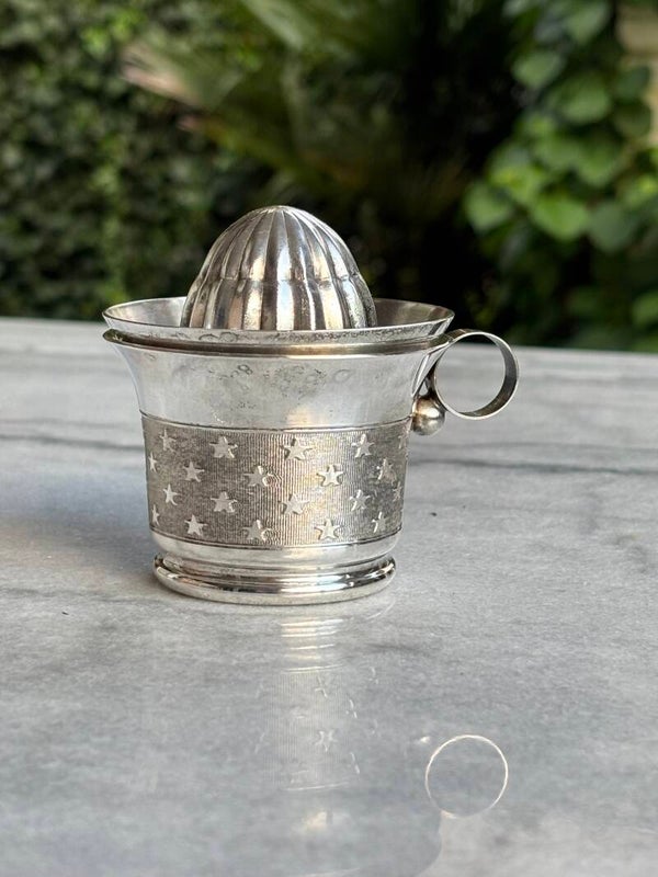 Klein verzilverd citruspersje - Small silver-plated citrus squeezer