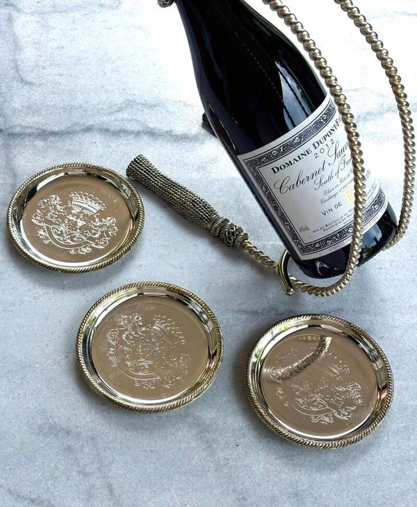 Verzilverde flesonderzetter ‘Familiewapen’ - Silver-plated bottle coaster ‘Family Crest’