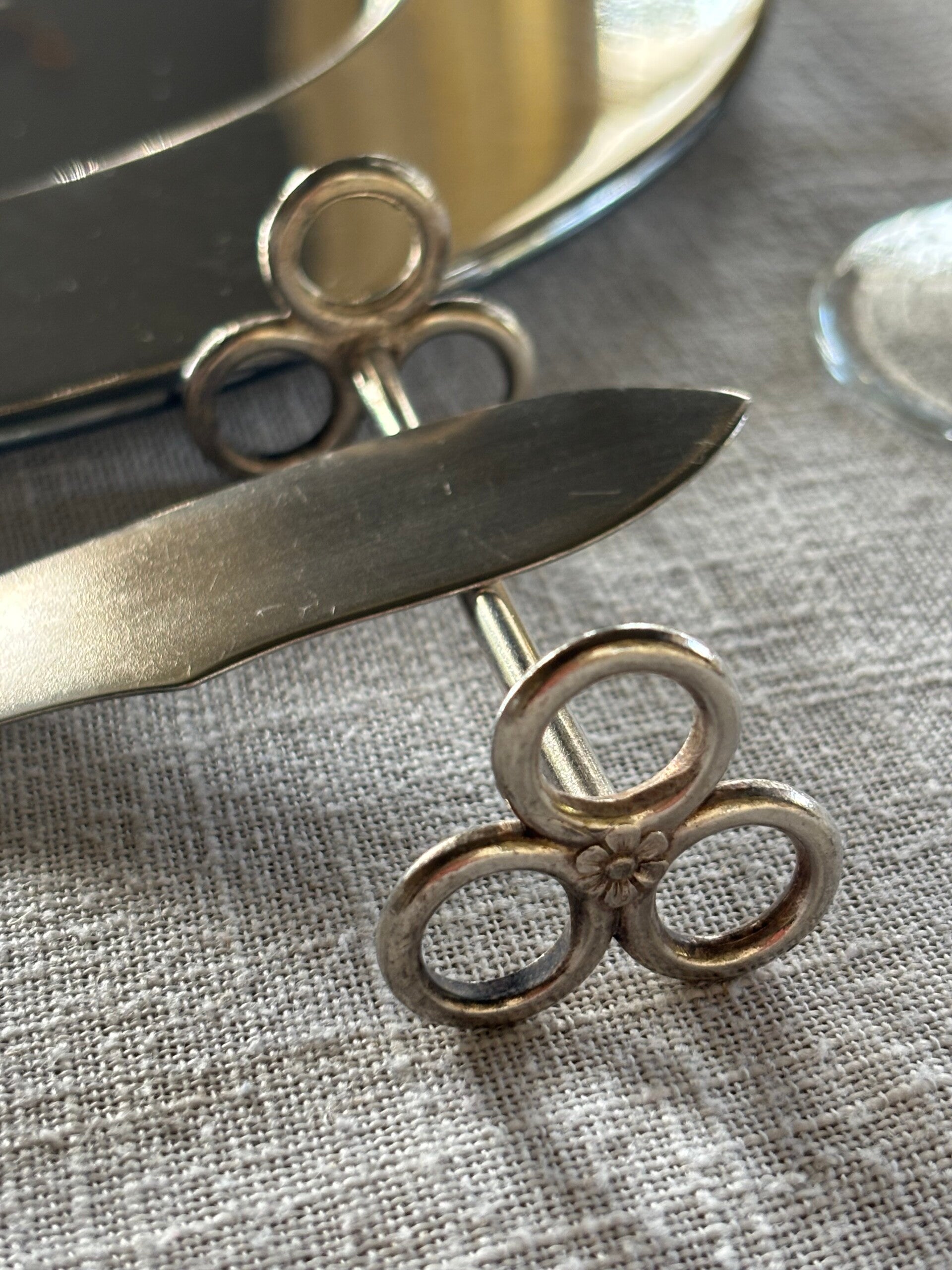 10 Verzilverde messenleggers - 10 Silver-plated knife rests