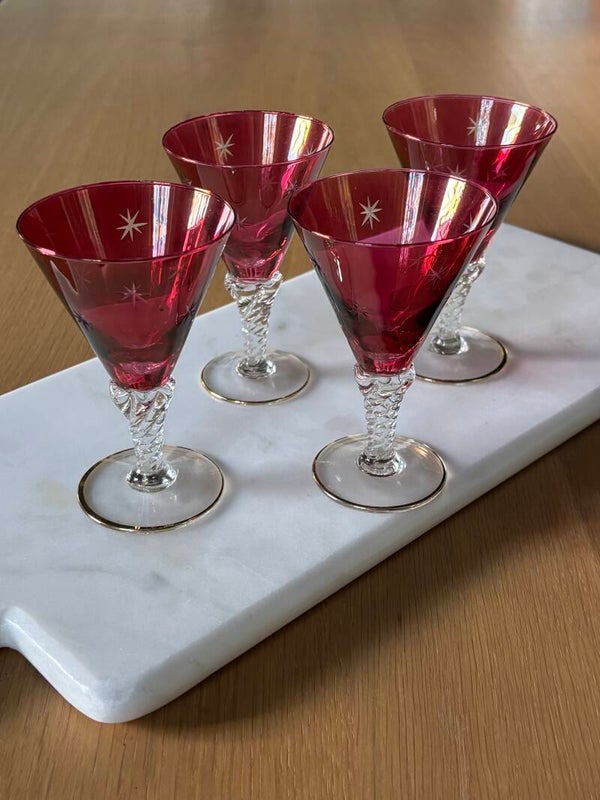 4 Antieke port- of likeurglazen met prachtig geslepen sterdecoratie - 4 Antique port or liqueur glasses, beautifully decorated with cut star motifs