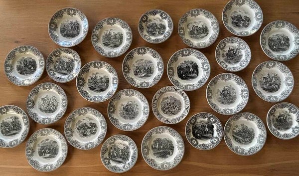 Zeer bijzondere set van 24 antieke borden Boch Frères La Louvière, België (1890-1930) - A remarkable set of 24 antique plates by Boch Frères La Louvière Belgium (1890-1930)