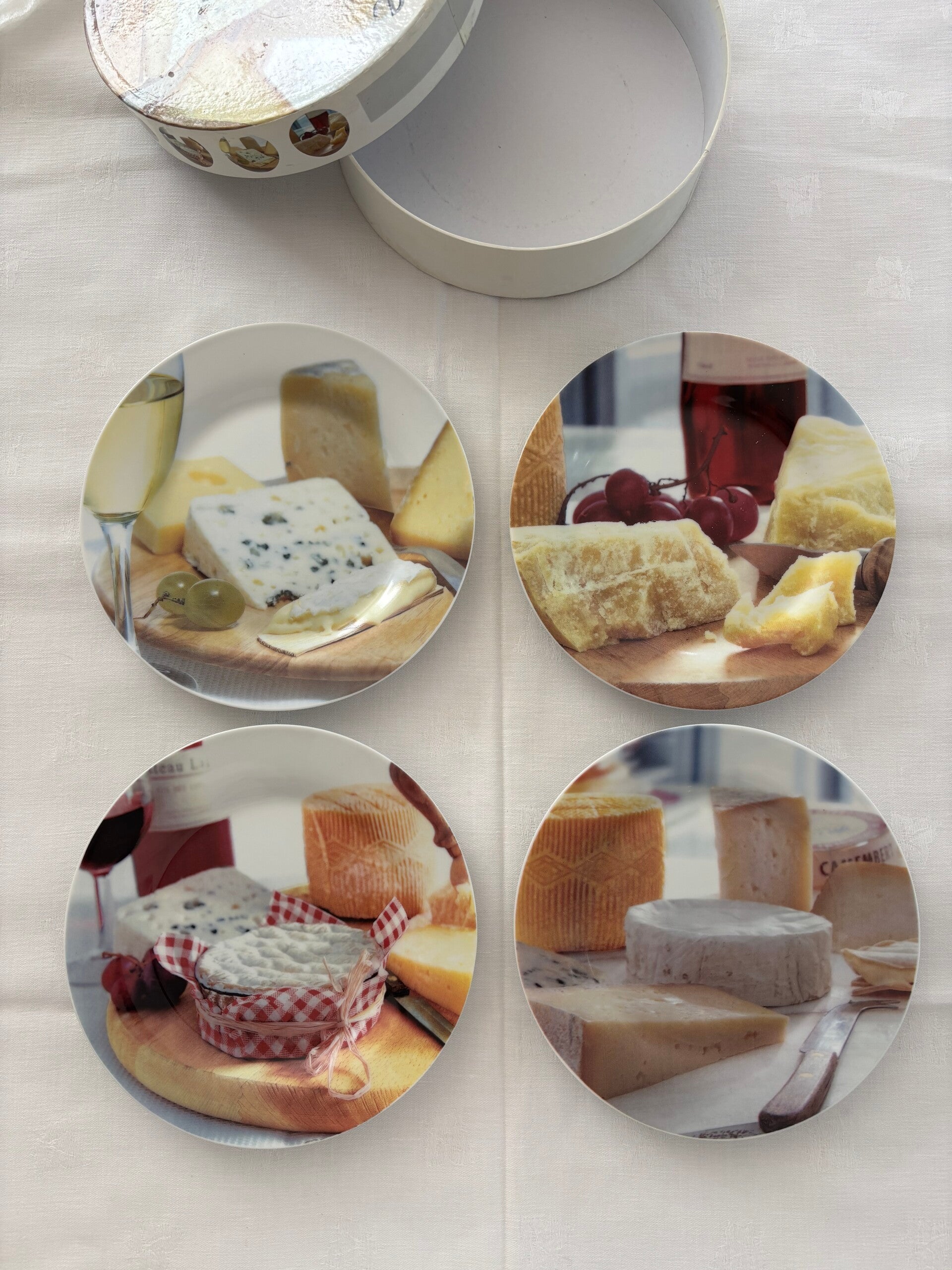 4 Porseleinen dessertbordjes - 4 Porcelain dessert plates