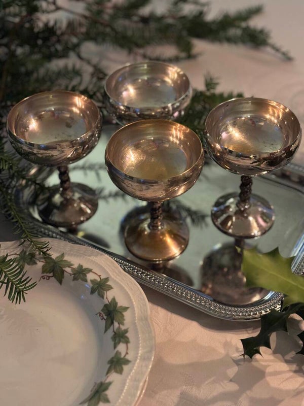 4 Vintage dessertcoupes met bewerkte voet - 4 Vintage dessert coupes with decorated stems