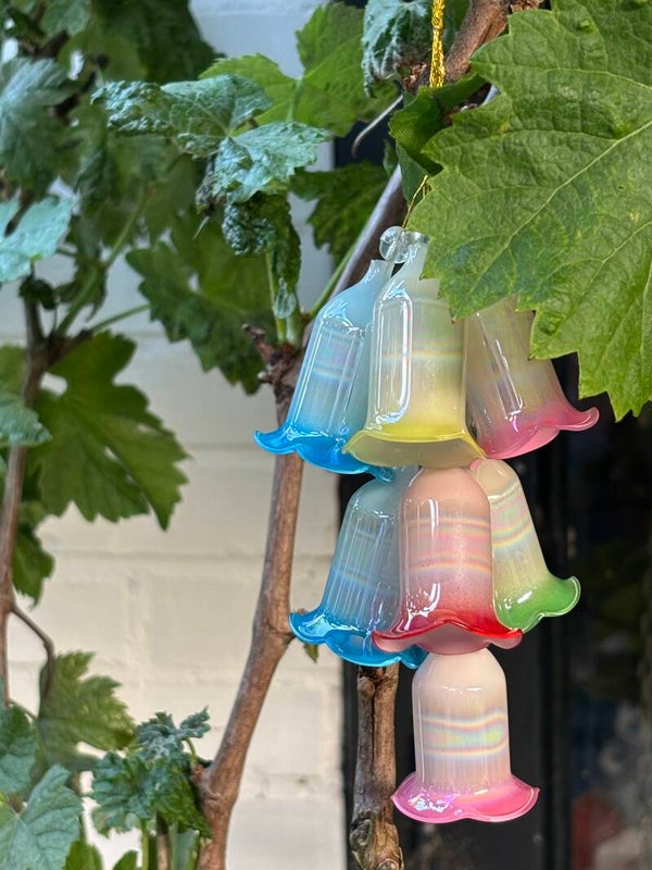 Vintage hanger met 8 bontgekleurde glazen kelkjes - Vintage hanging piece with 8 colourful glass cups