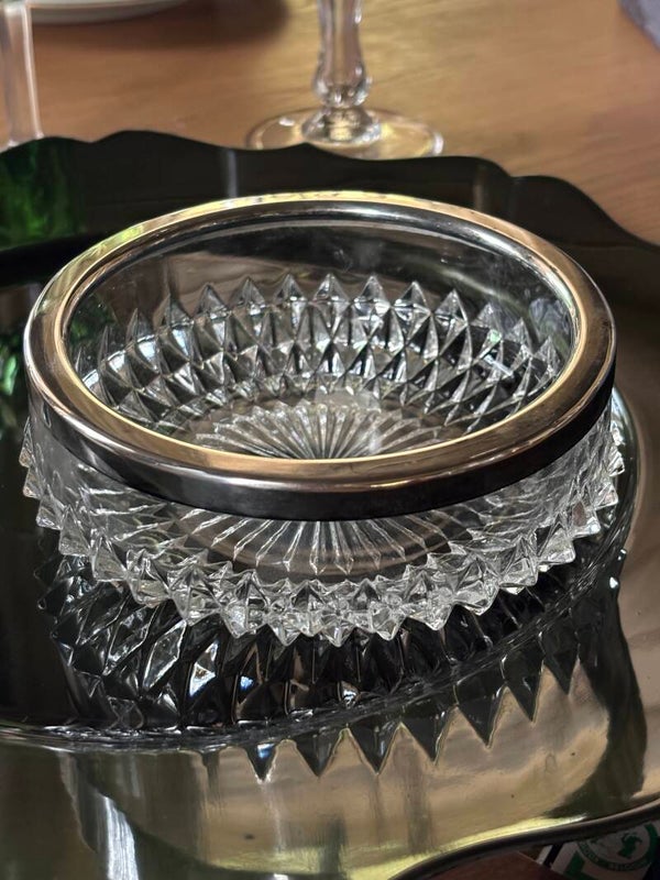 Kristallen (Engels) schaaltje met verzilverde rand - (English) crystal dish with a delicate silver-plated rim