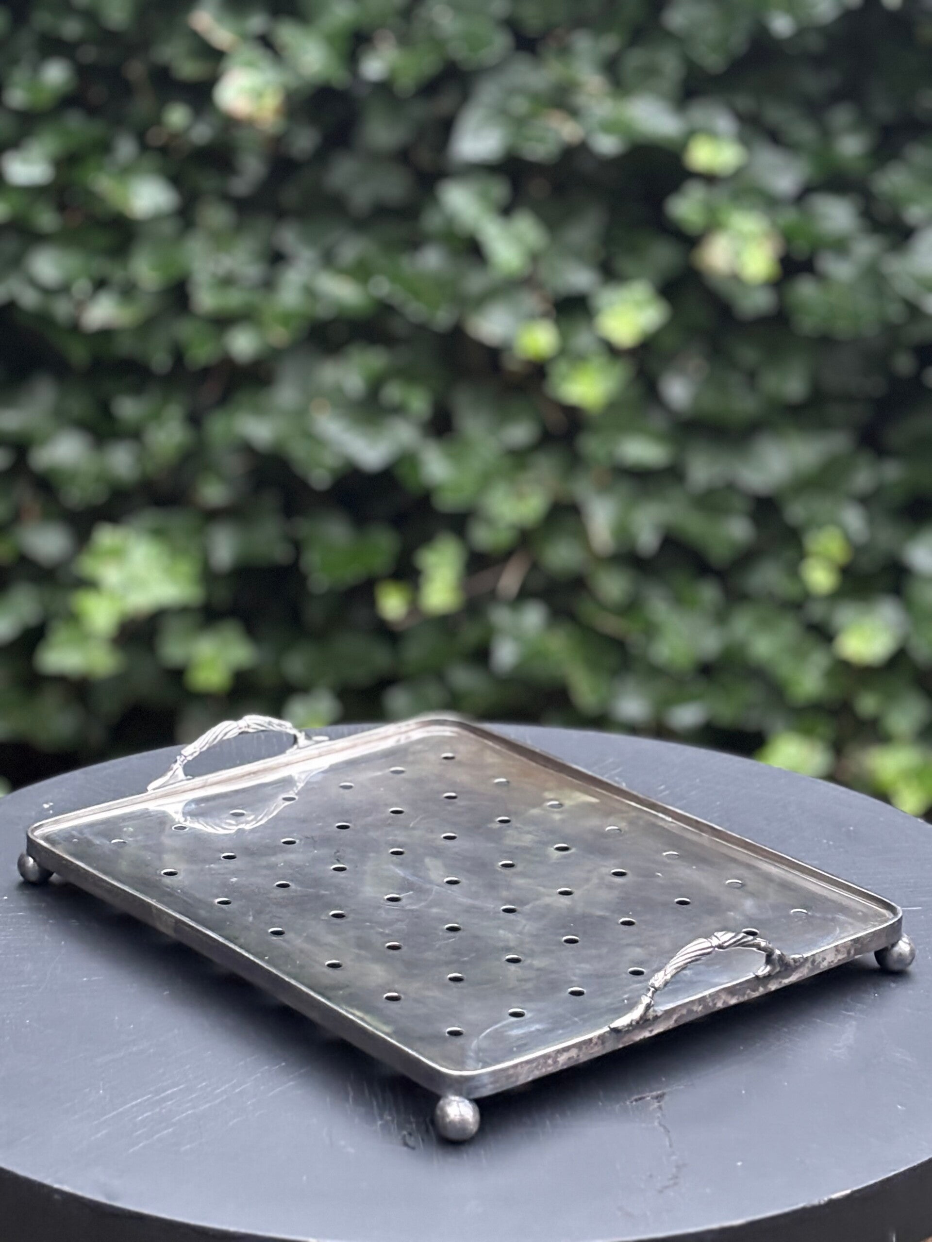 2 Verzilverde dienbladen van Orfèvrerie Wiskemann - 2 Silver-plated trays by Orfèvrerie Wiskemann