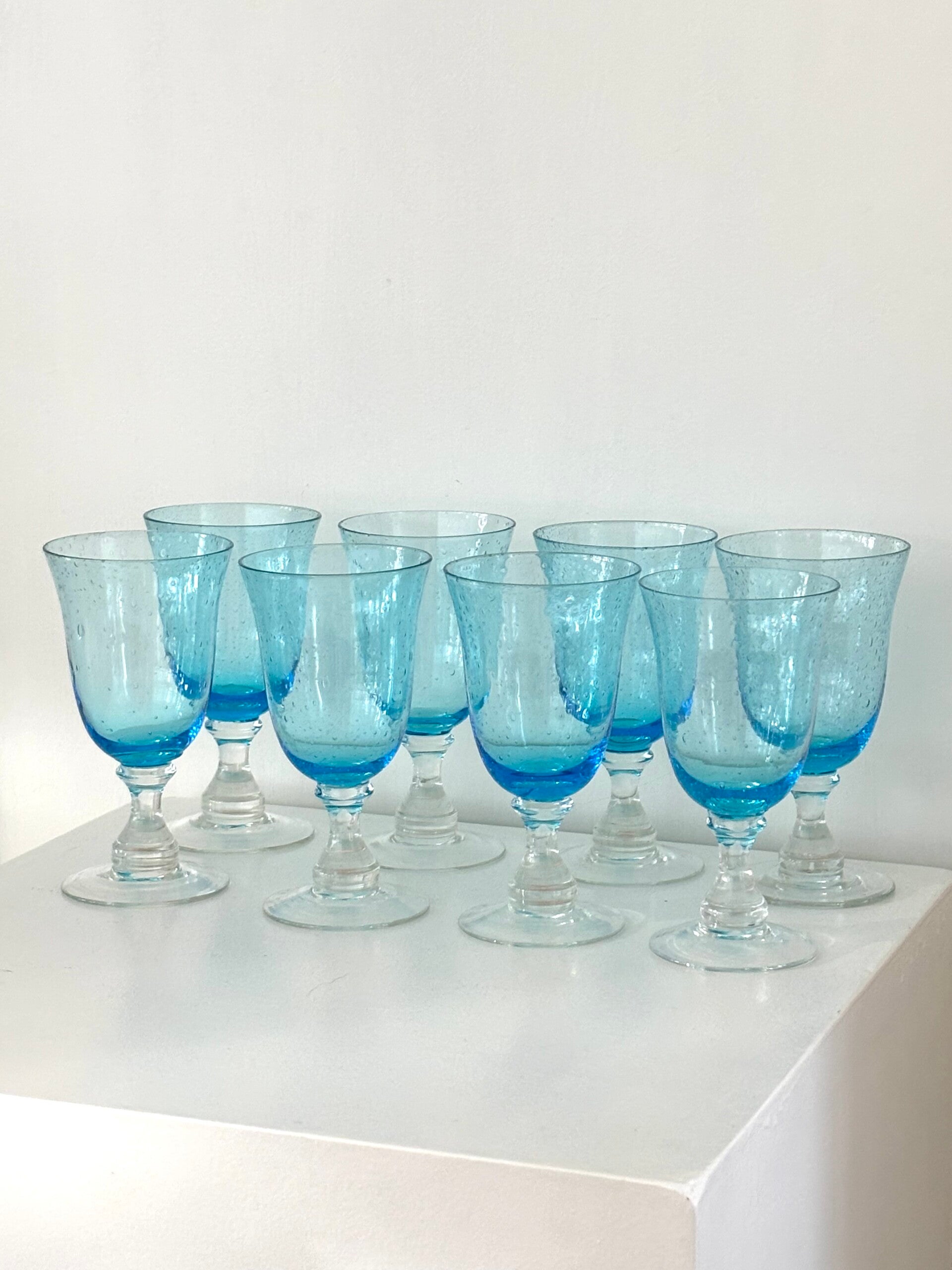 Elegante set van 8 handgeblazen Biot-wijnglazen - Elegant set of 8 hand-blown Biot wine glasses