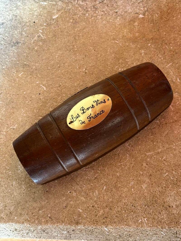 Wijnvat 'Les Bons Vins de France' met thermometer & alcoholpercentagemeter - Wine barrel, 'Les Bons Vins de France' with a thermometer and alcohol percentage gauge
