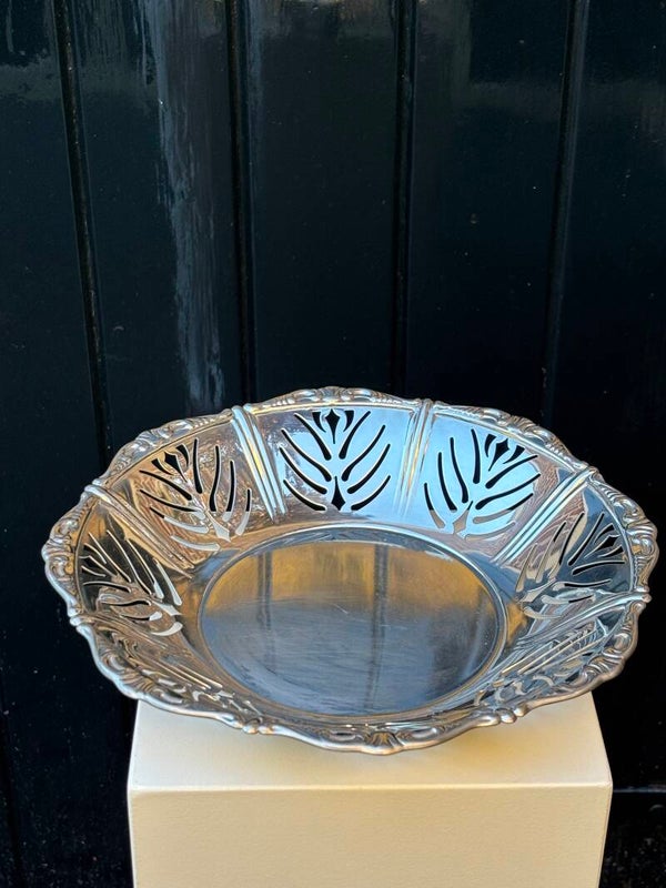Ronde opengewerkte schaal - Round openwork basket