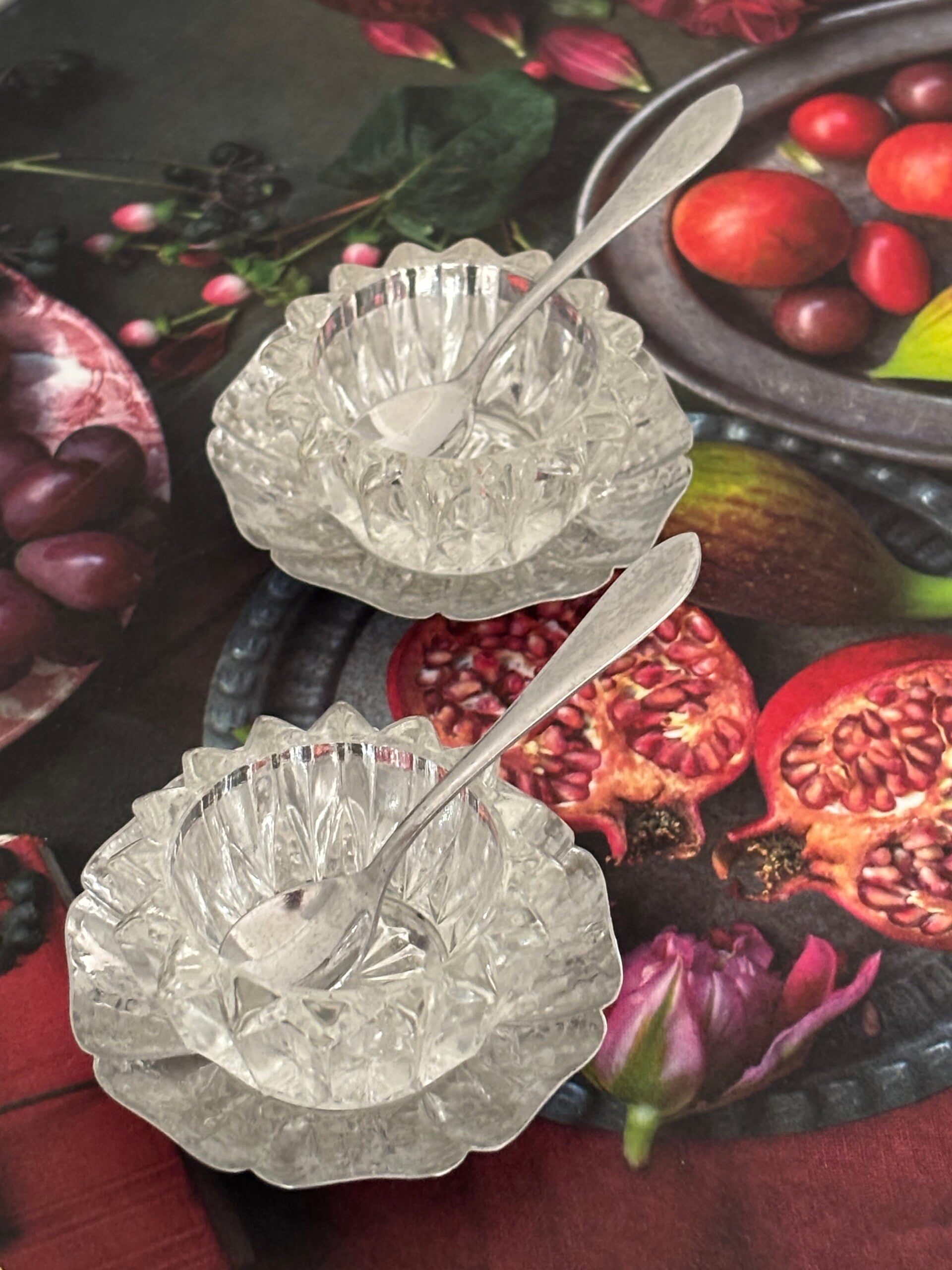 2 Kristallen zout­schaaltjes & lepeltjes - 2 Crystal salt cellars & matching spoons