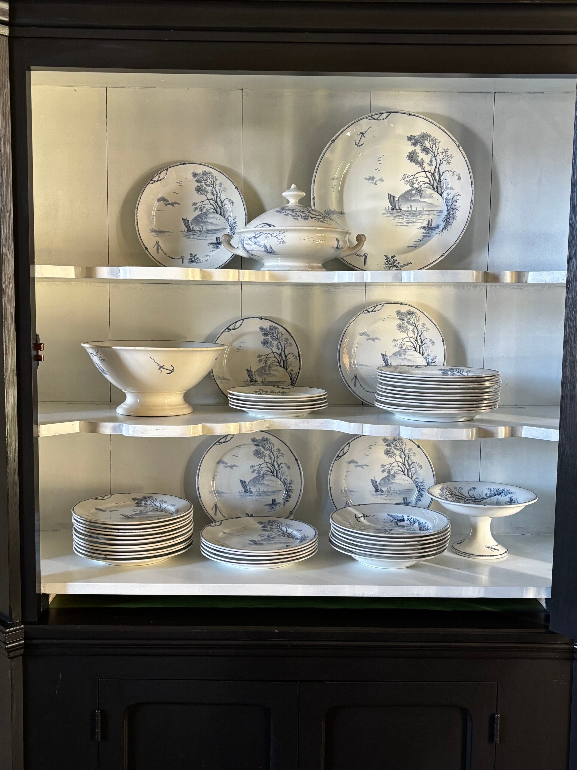 48-Delige antiek servies set ‘Marines’ van Petrus Regout, Société Céramique Maastricht (1893-1916) - 48-piece antique dinner service ‘Marines’ by Petrus Regout, Société Céramique Maastricht (1893–1916)