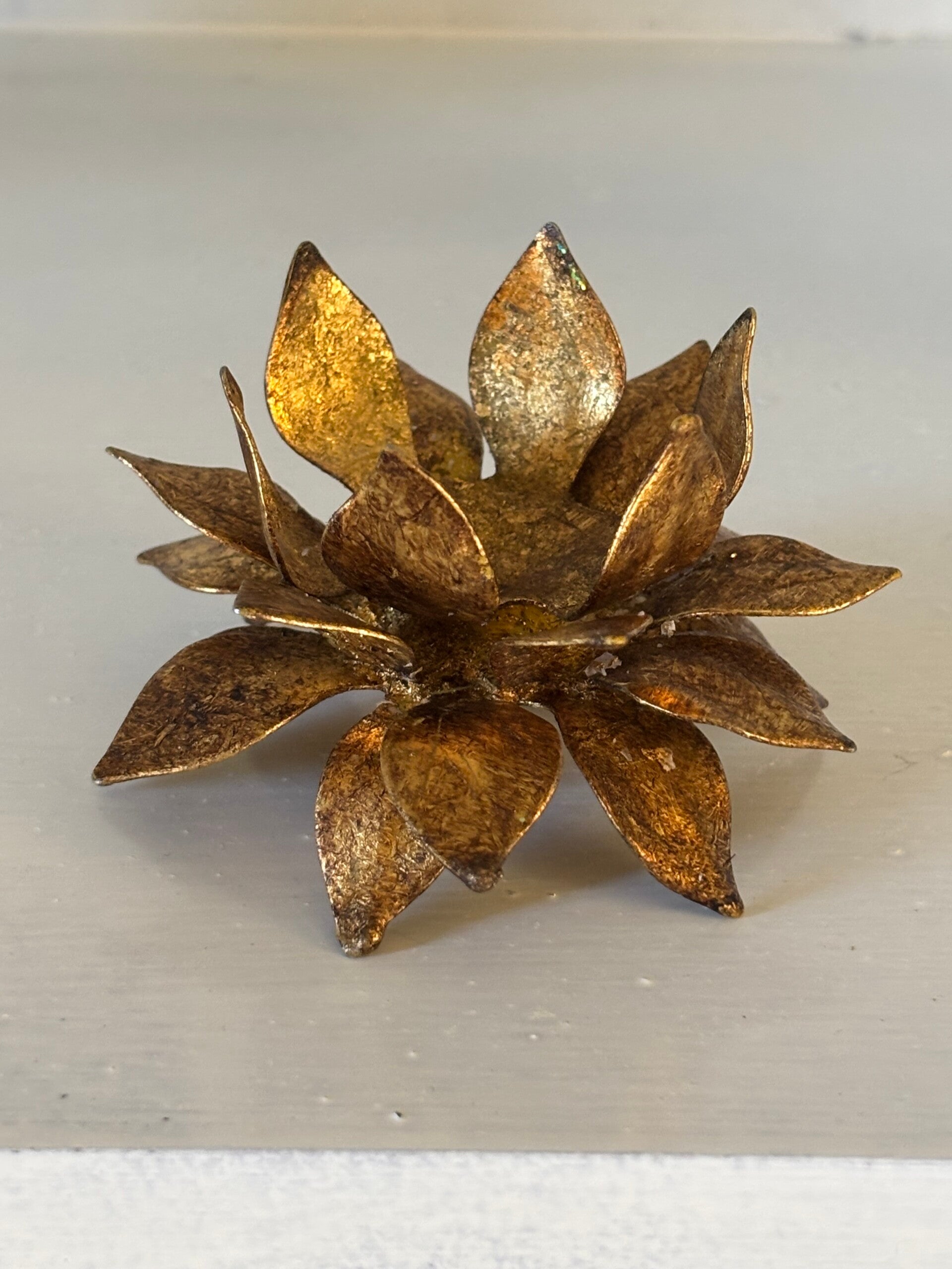 Goudkleurig waxinelichthoudertje - Gold-toned tealight holder