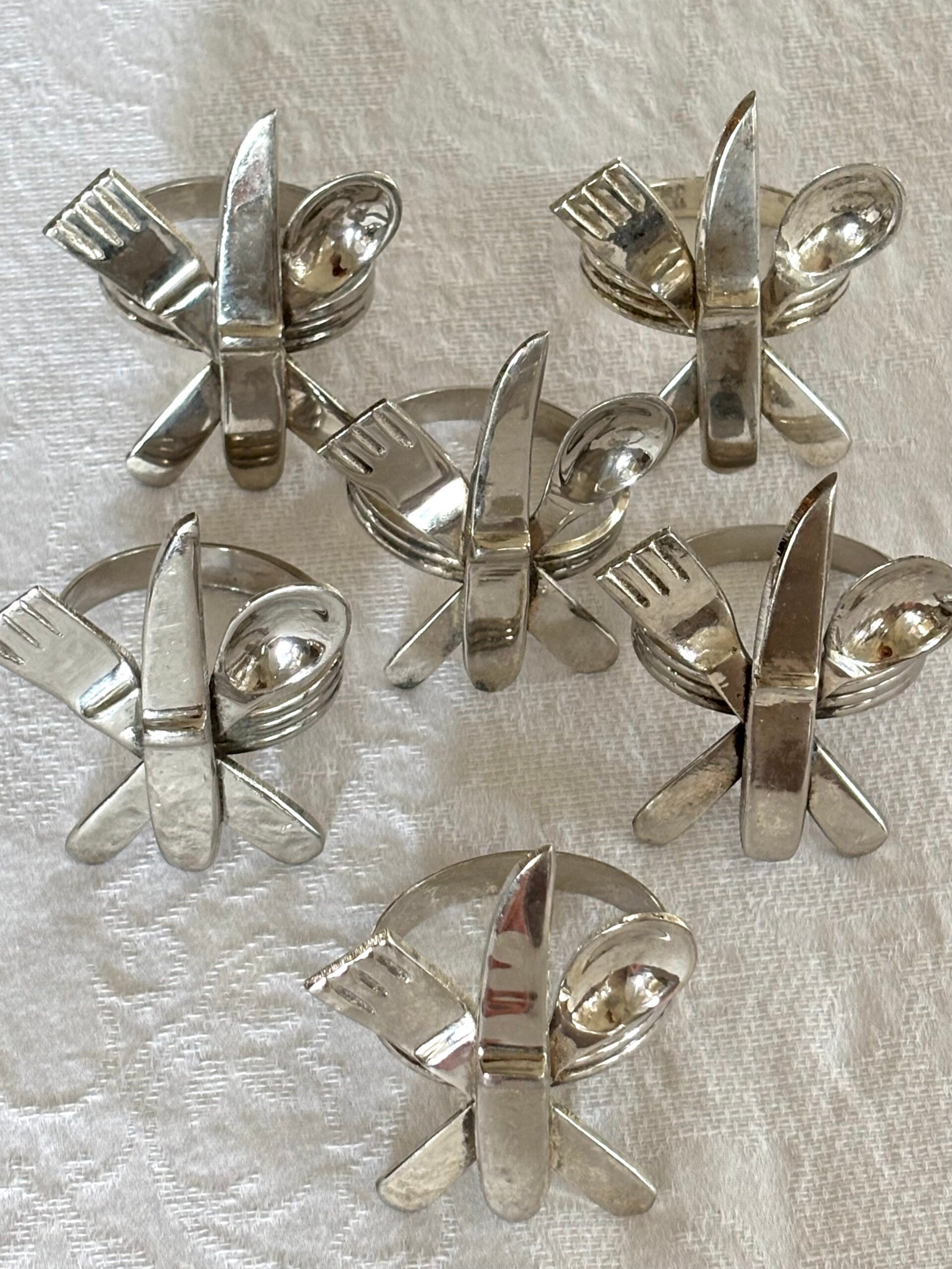 Set van 6 metalen servetringen - Set of 6 metal napkin rings