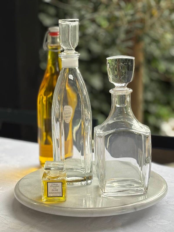 2 Glazen wijnkaraffen met strak design - 2 Glass wine decanters with sleek design