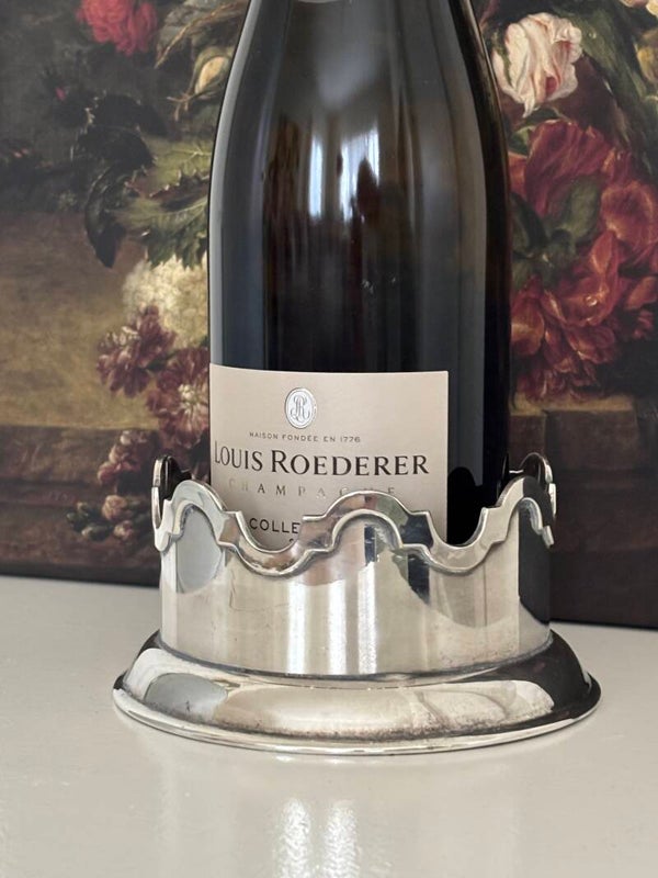 Verzilverde fleshouder met verfijnde details - Silver-plated bottle holder with refined detailing