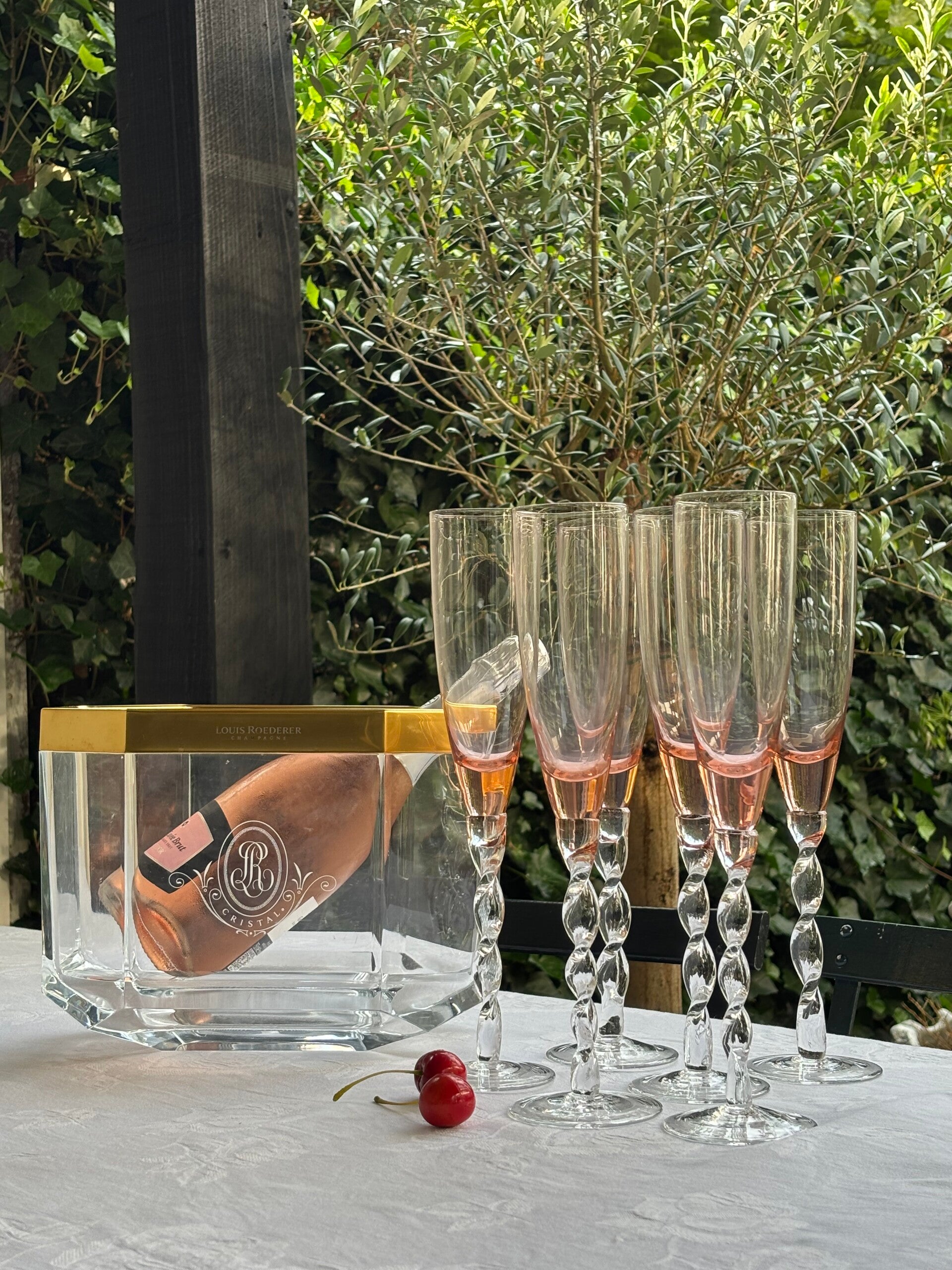 6 Feestelijke Champagneglazen gedraaide voet - 6 Festive Champagne glasses twisted stem