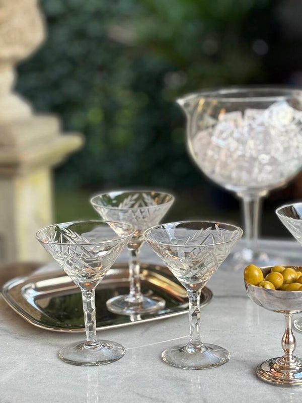 Set van 4 cocktailglazen met prachtig geslepen patroon - Set of 4 cocktail glasses with a beautifully cut pattern