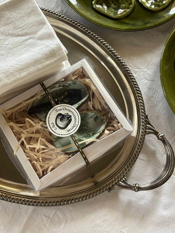 Set van 2 decoratieve oesters met 2 lepeltjes - Set of 2 decorative oysters with 2 matching spoons