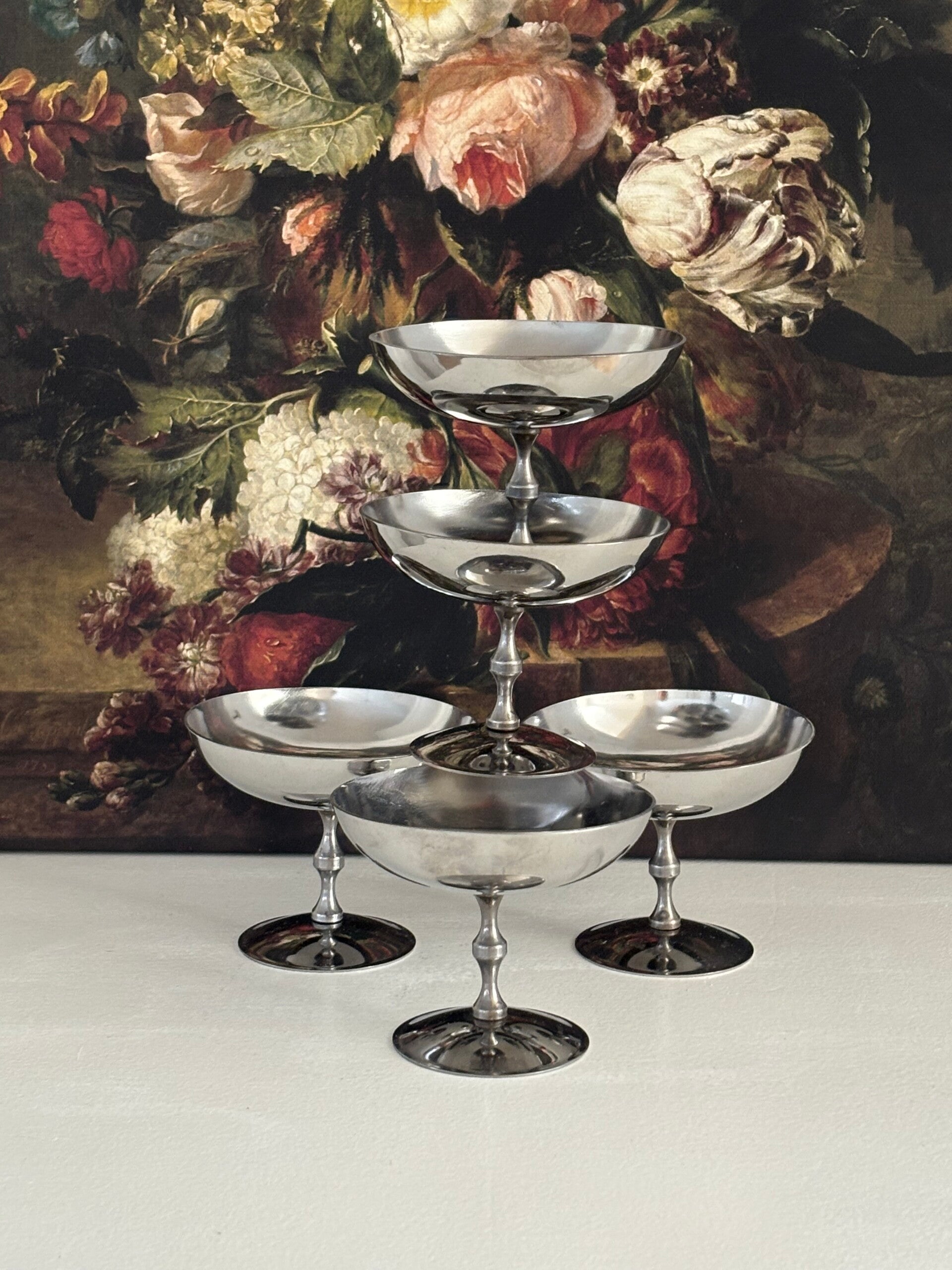 5 Elegante dessertcoupes - 5 Elegant dessert coupes