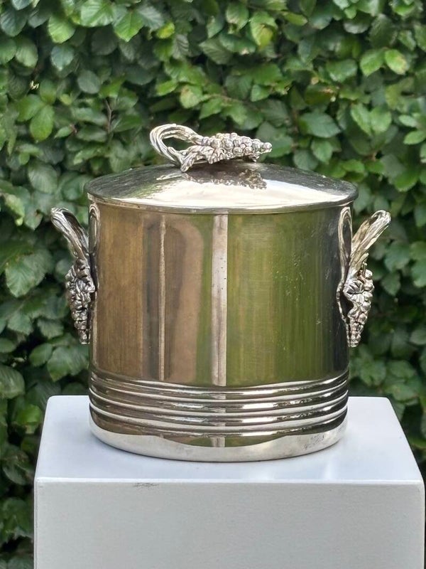 Verzilverde ijsemmer 'druiventros' - Silver-plated ice bucket 'grape cluster'