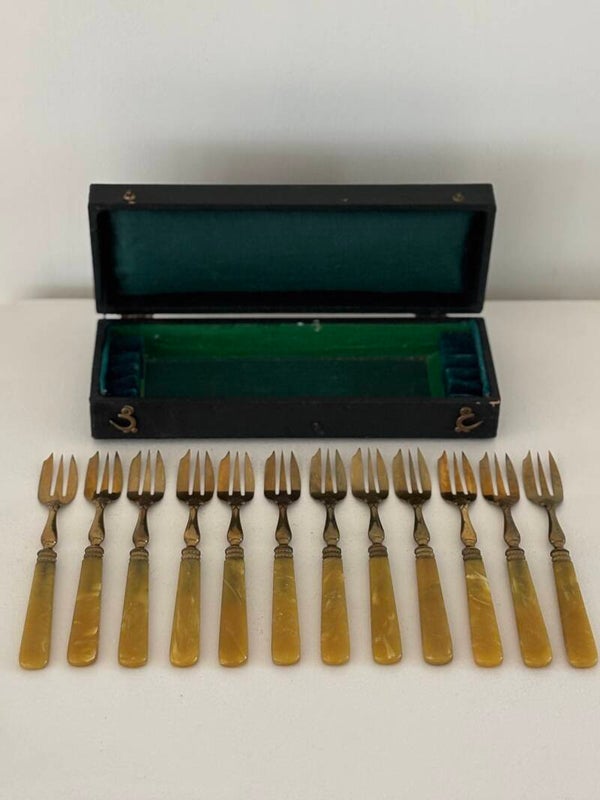 Set van 12 goudkleurige vorkjes - Set of 12 gold-toned forks