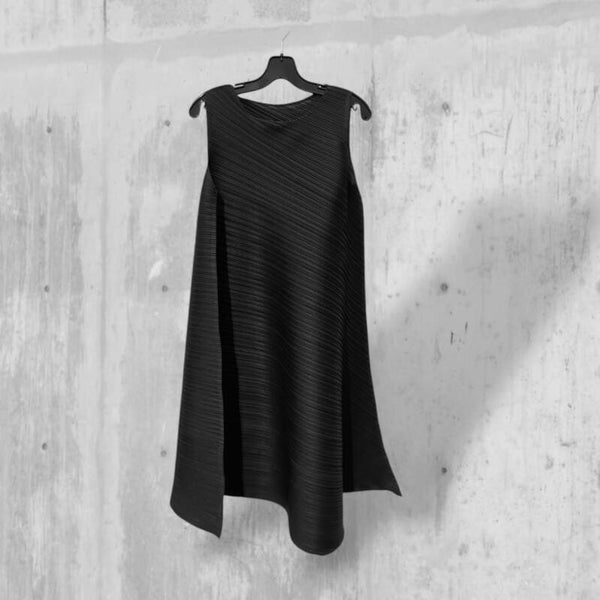 ärmelloses Plissee Kleid "Itami" in schwarz