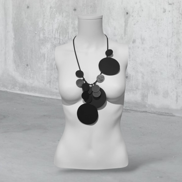 stylishe "rubber" Kette mit Elementen aus Holz