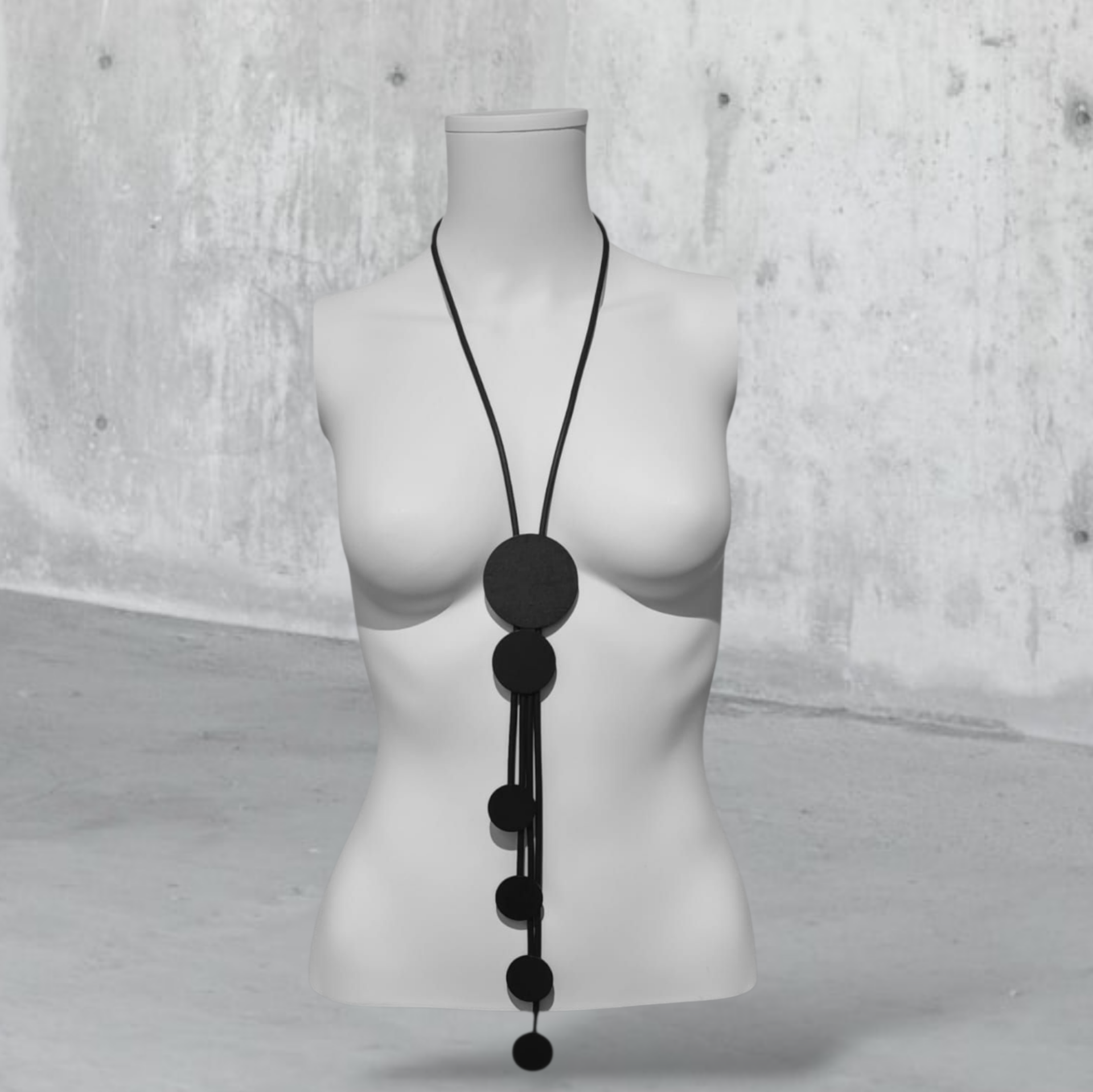 stylishe "rubber" Kette mit Elementen aus Holz