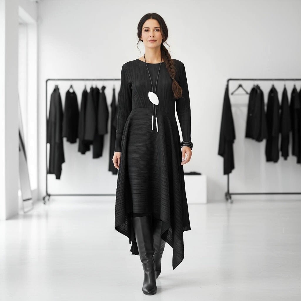 Plissee Kleid "Nori" mit asymetrischem Verlauf in schwarz