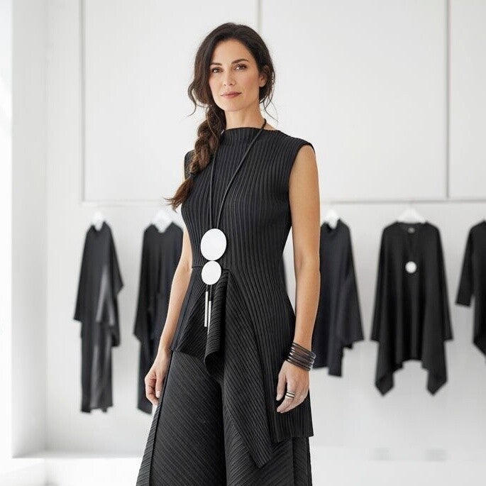 Plissee Top "Edo" mit asymmetrischem Verlauf in schwarz