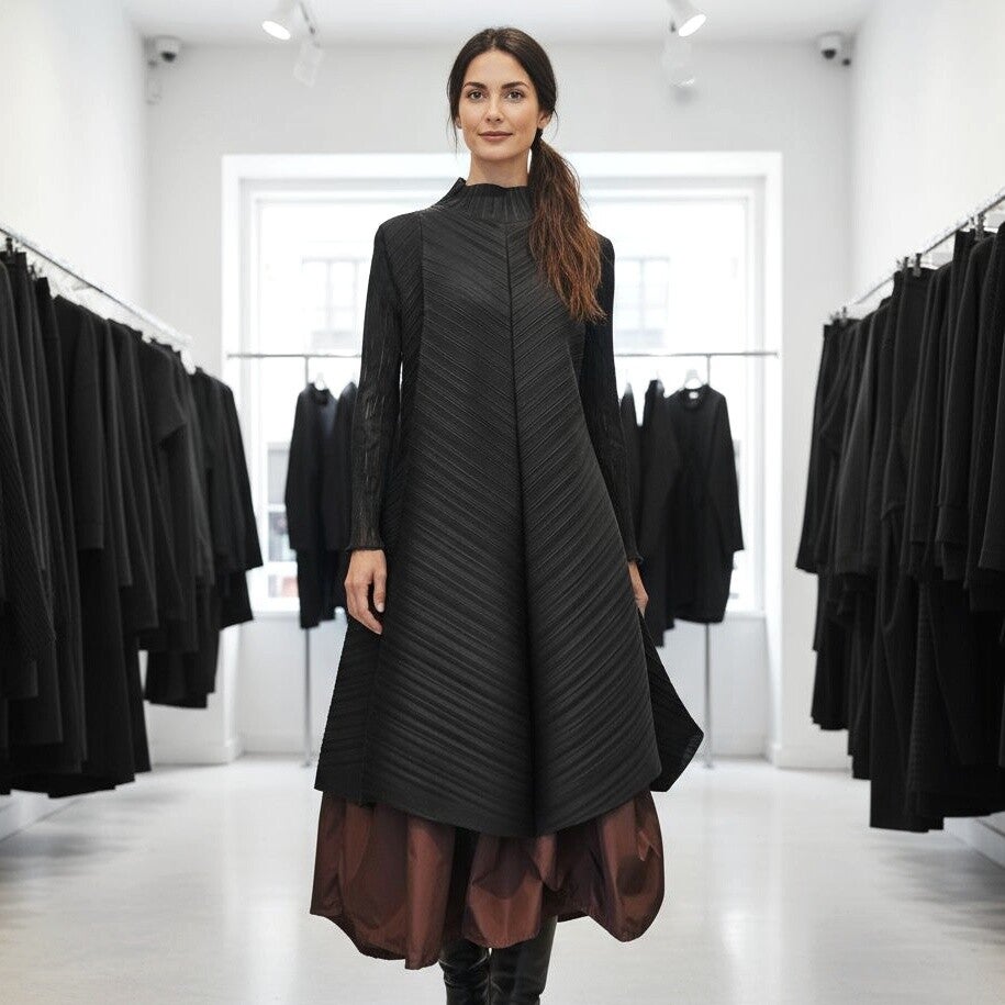 Plissee Kleid "Noemi" mit halbtransparenten Armen in schwarz