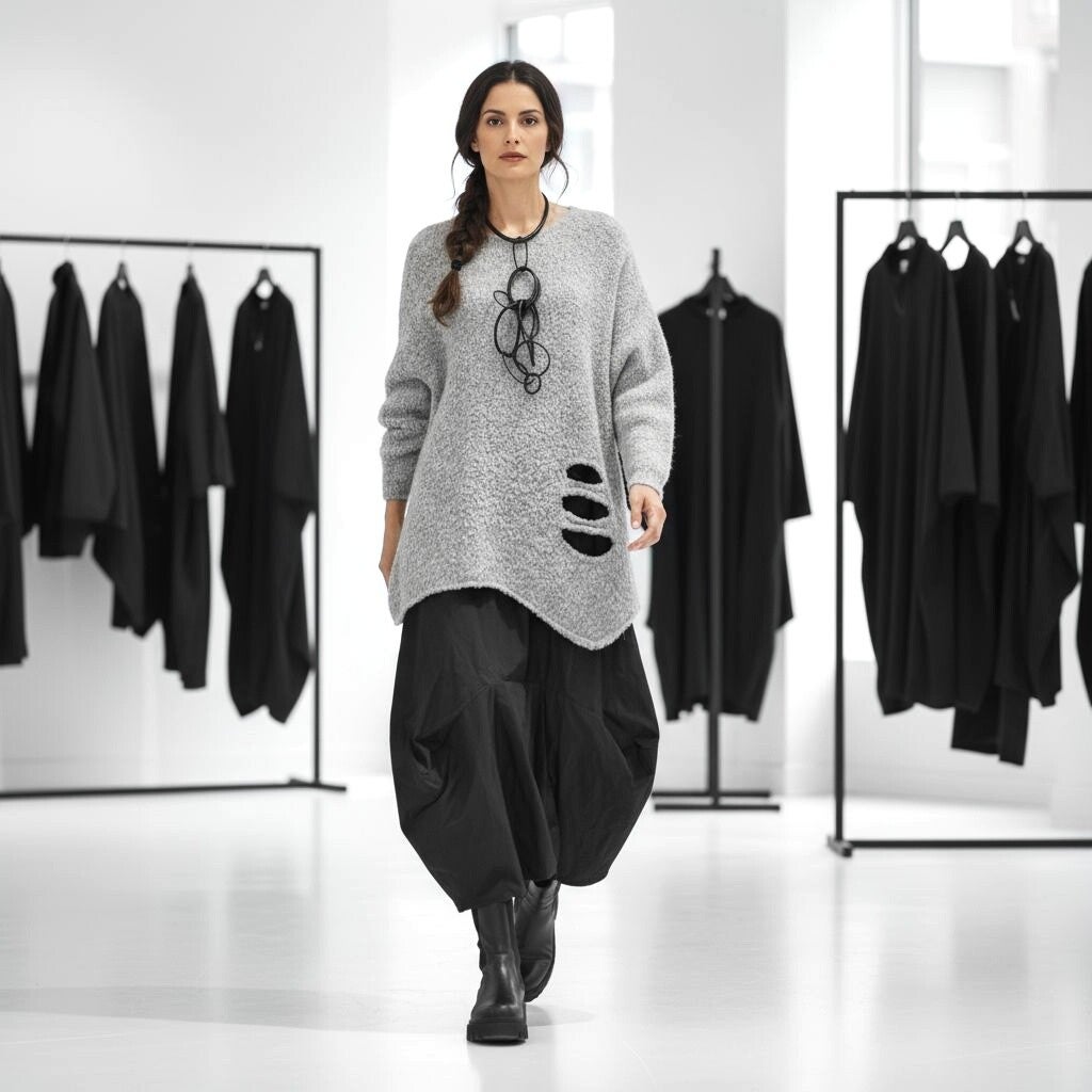 Bouclé-Strick Pulli asymetrisch mit Cut-outs in hellgrau