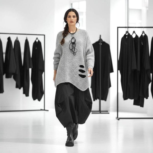 Bouclé-Strick Pulli asymmetrisch mit Cut-outs in hellgrau