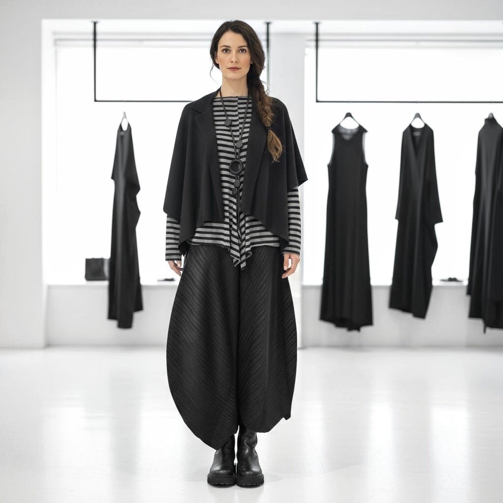 Plissee Überwurf "Minu" mit Kragen in schwarz