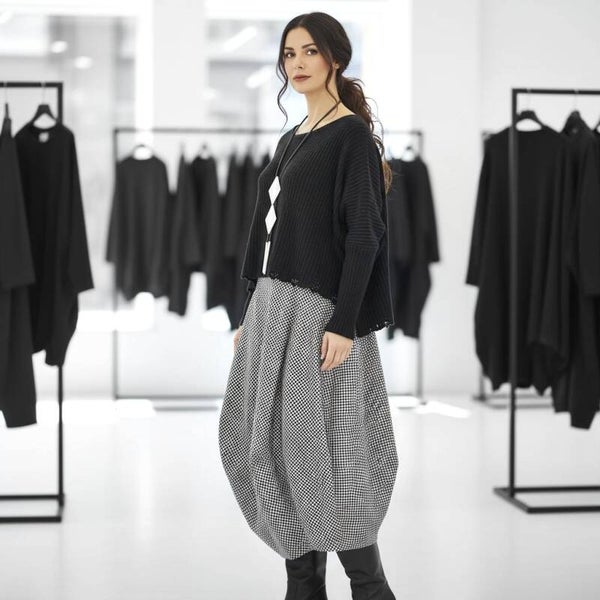 Baumwoll Strick Pulli in weiter Kastenform in schwarz