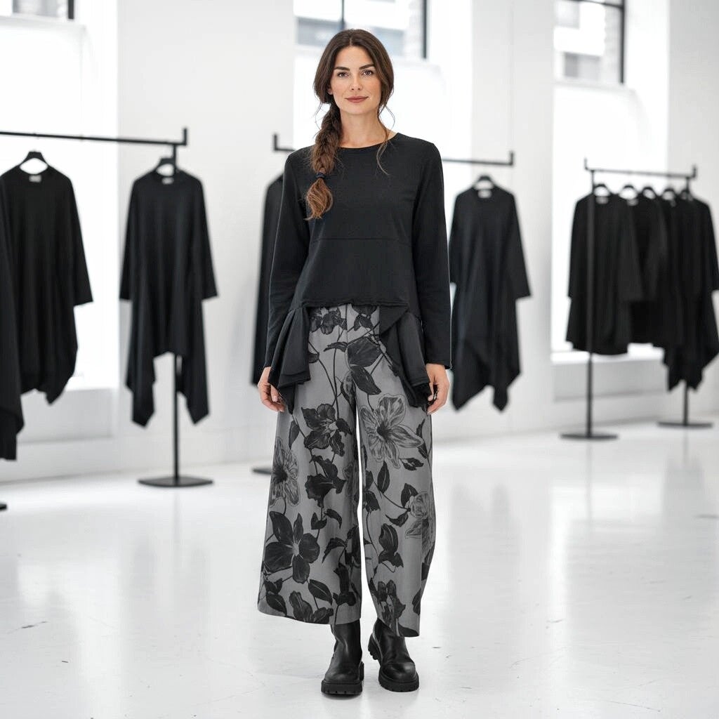 Culotte mit Gummibund und floralem Muster in grau-schwarz