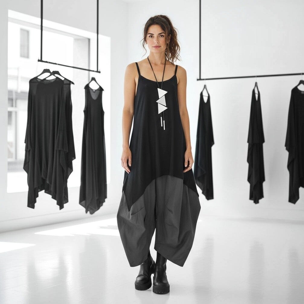 Top in A-Linie mit zipfeligem Verlauf in schwarz